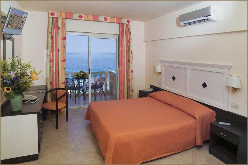 Hotel Orizzonte Letojanni Exterior photo